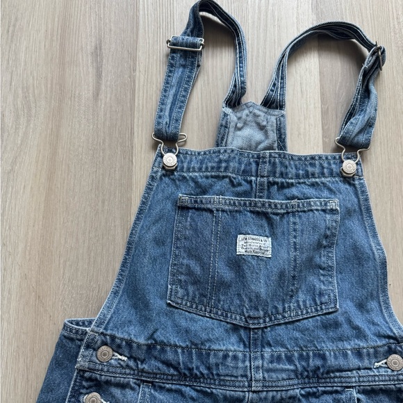 Levi’s Short Overalls - Picture 1 of 6